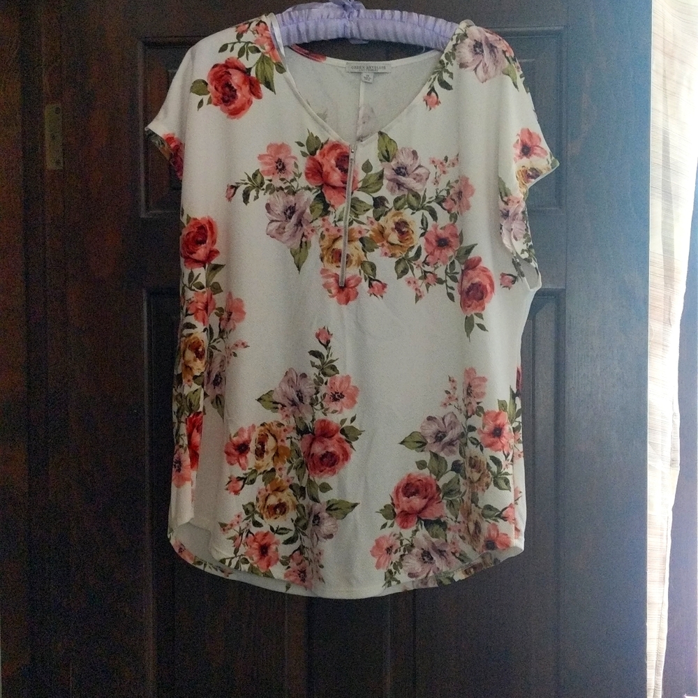 Zip front blouse, curved hem